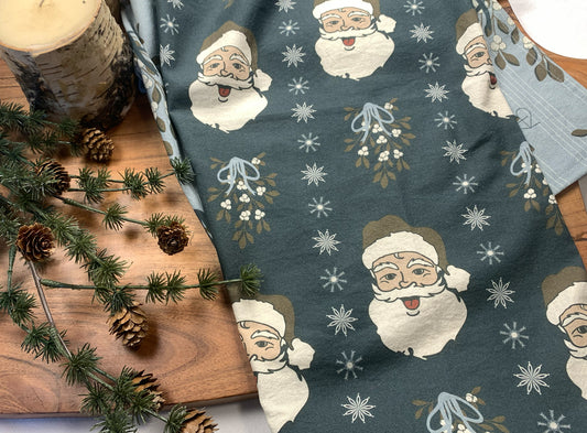 Santa’s Mistletoe on Green
